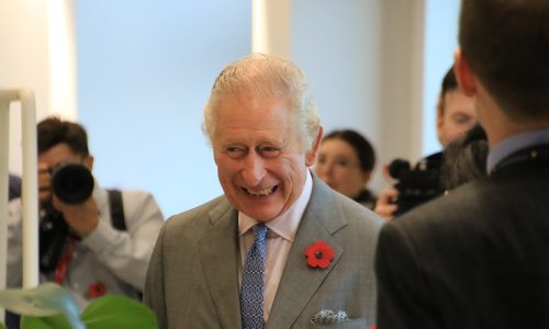 Nach der fünften Staffel „The Crown“ haben Fans eine Frage: Ist König Charles eigentlich ein Breakdancer?